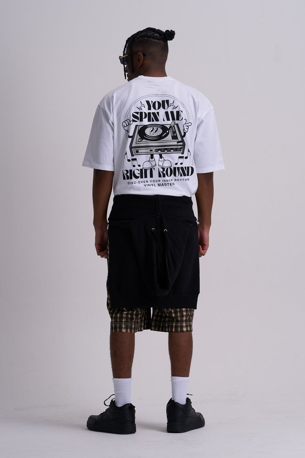 BLACK SPIN ME ROUND TEE